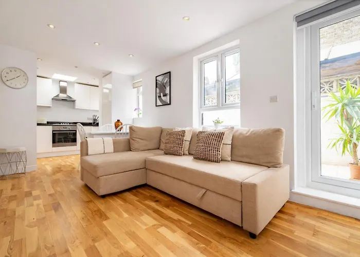 Superb 2 Bed Apartment In Battersea
